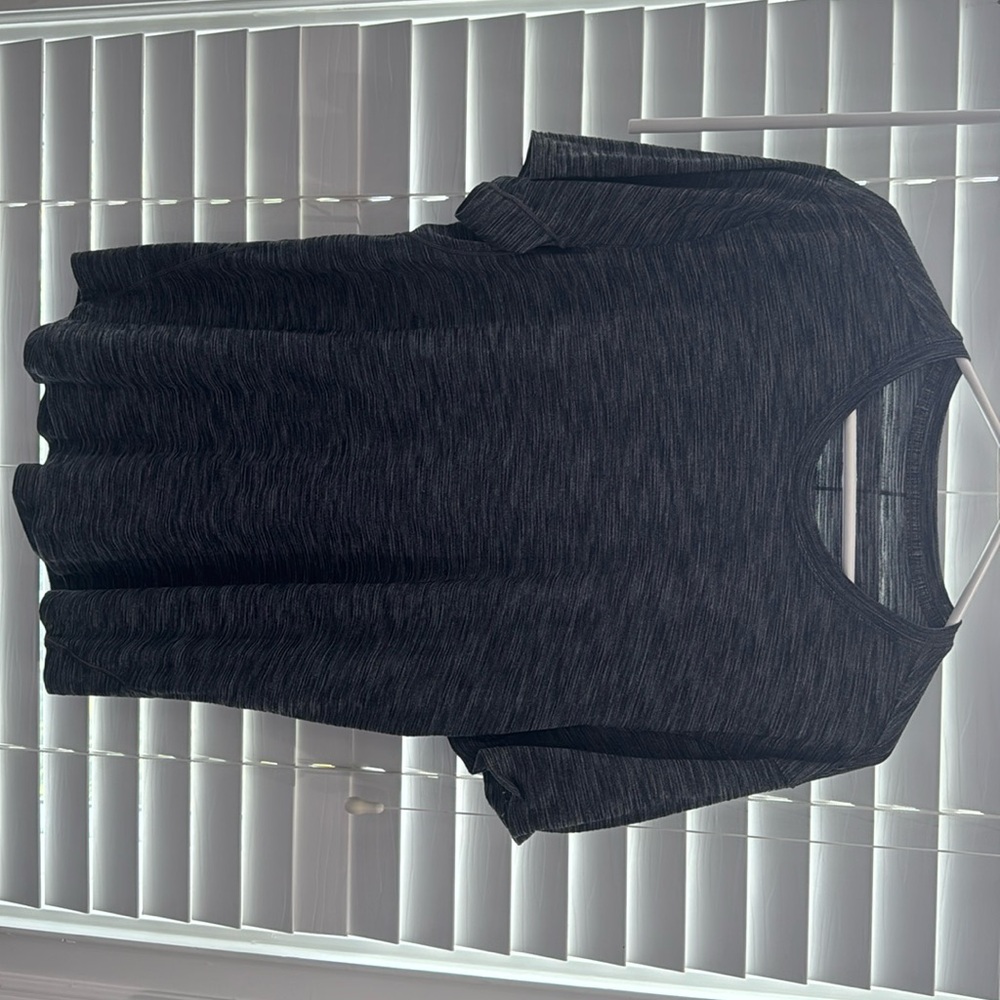 Lululemon t-shirt